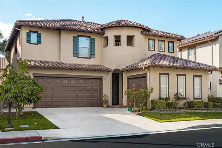 Great curb appeal, 3 car garage