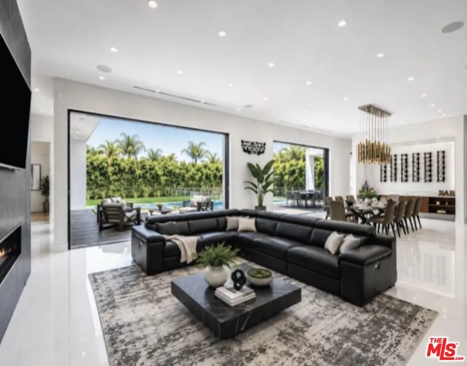 20141 Wells Drive, Woodland Hills, California 91364 — photo 5