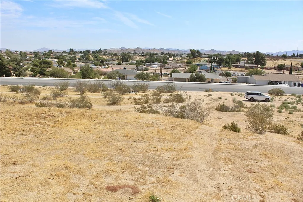 11 Village Drive, Victorville, California 92395 — photo 5