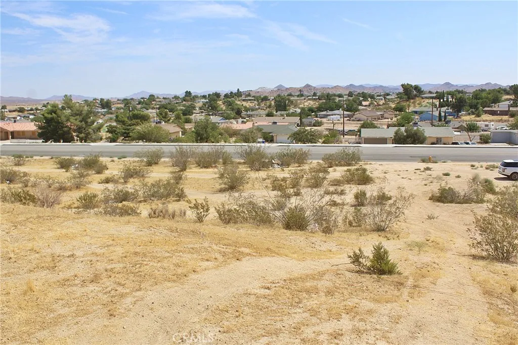 11 Village Drive, Victorville, California 92395 — photo 4