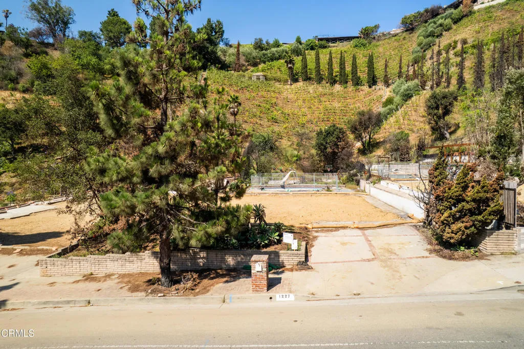 1227 Bienveneda Avenue, Los Angeles, California 90272 — photo 4