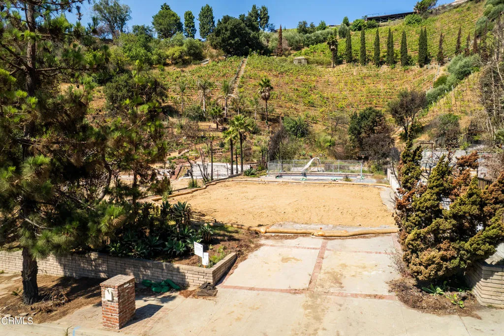 1227 Bienveneda Ave