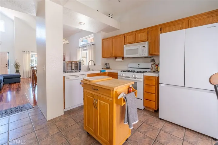 8026 Palermo, Fontana, California 92336 — photo 5