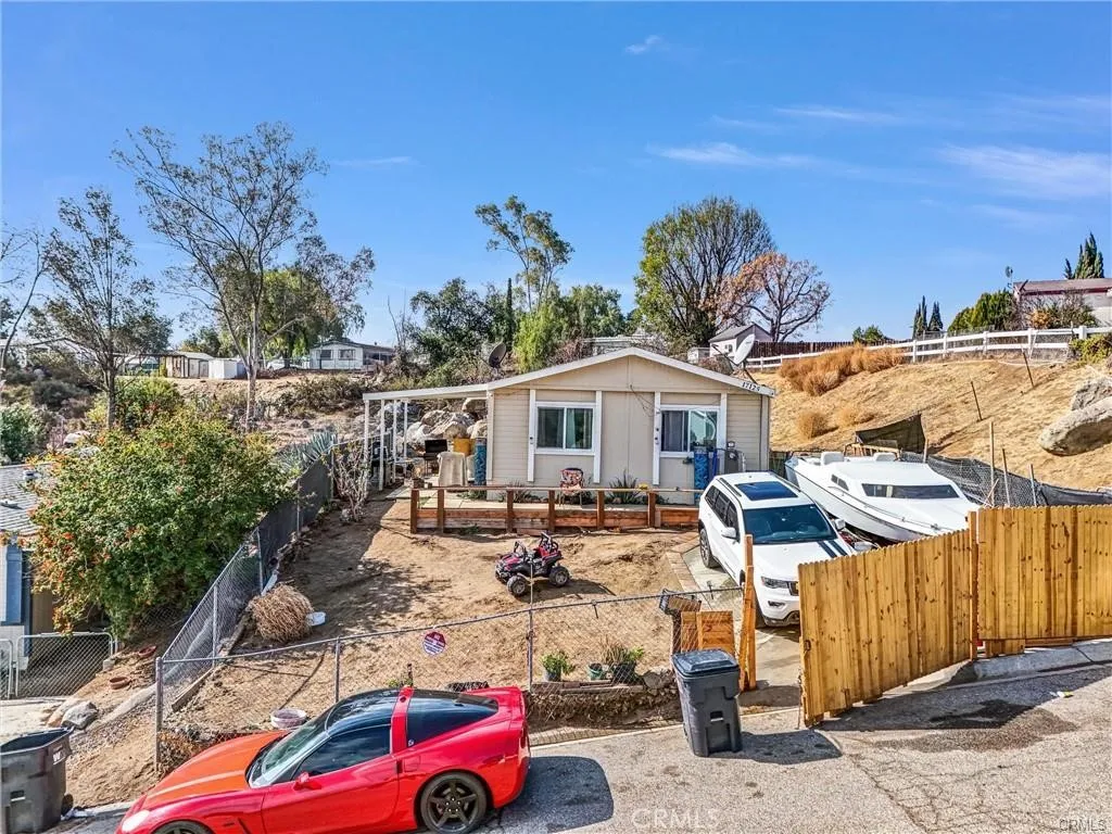 17125 Cajon Dr