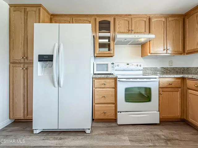 cKitchen and Dining4