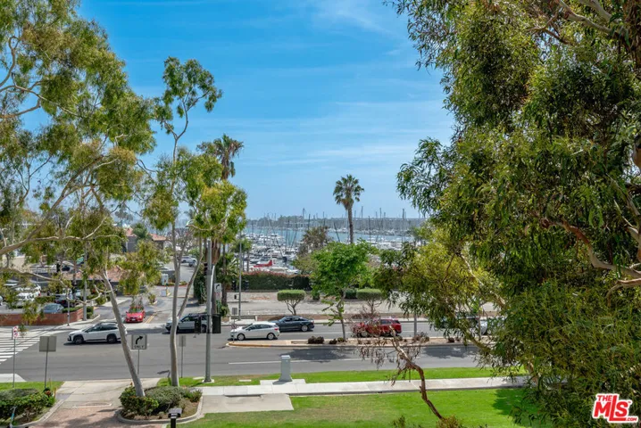 13700 Marina Pointe Drive 305, Marina Del Rey, California 90292 — photo 5