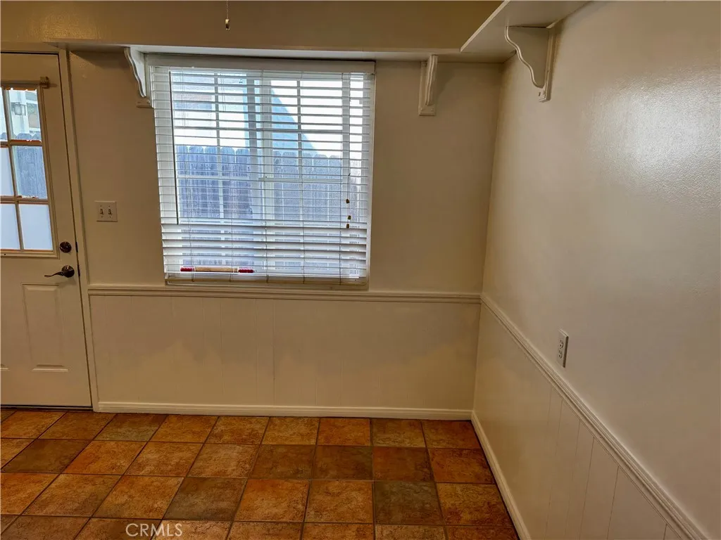 Kitchen eating area.