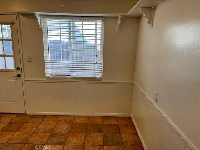Kitchen eating area.
