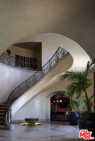 10066 Cielo Drive, Los Angeles, California 90210 — photo 4