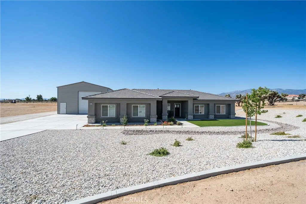 8029 Avenal