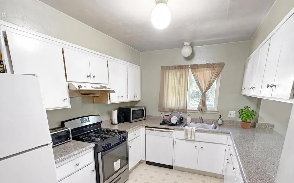 2536 Grove Way, Hayward, California 94546 — photo 4