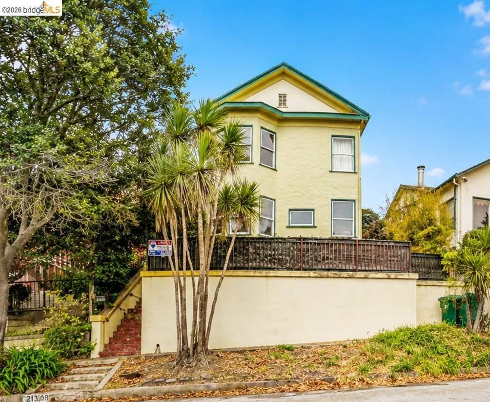213 Nicholl Ave