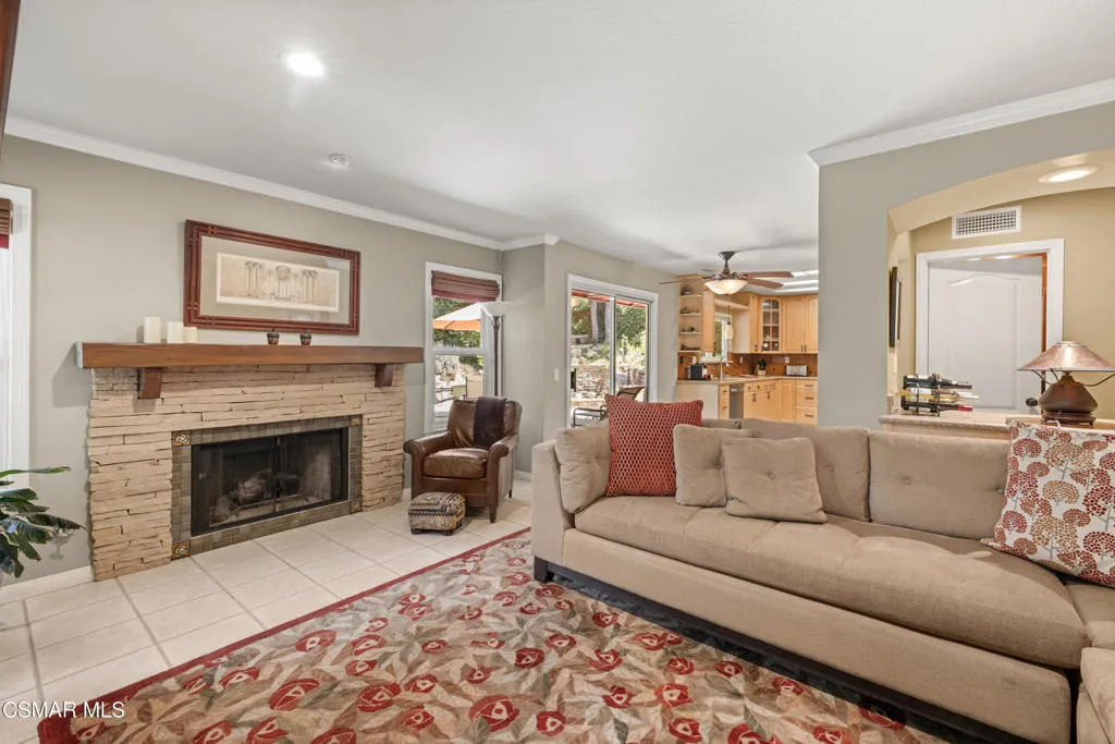 5043 Evanwood Avenue, Oak Park, California 91377 — photo 4