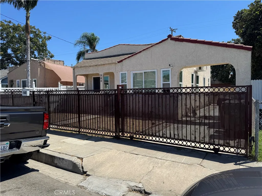940 W Magnolia