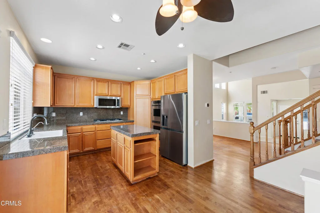 764 Saratoga Avenue, Ventura, California 93003 — photo 4