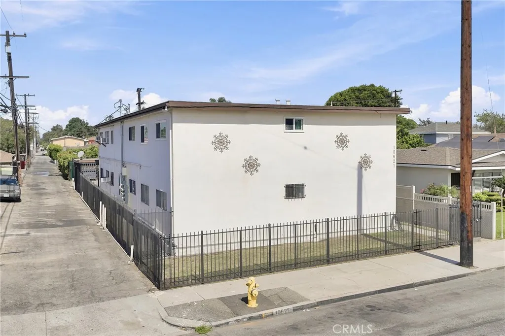 10621 San Carlos