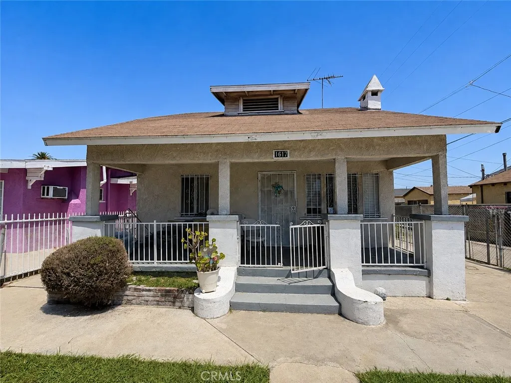 1617 W 58th