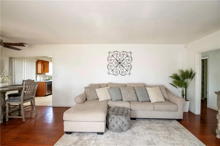 12560 Mineola, Los Angeles, California 91331 — photo 4
