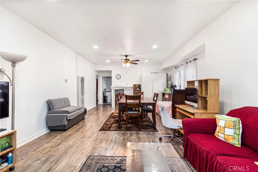 433 W 55th, Los Angeles, California 90037 — photo 4