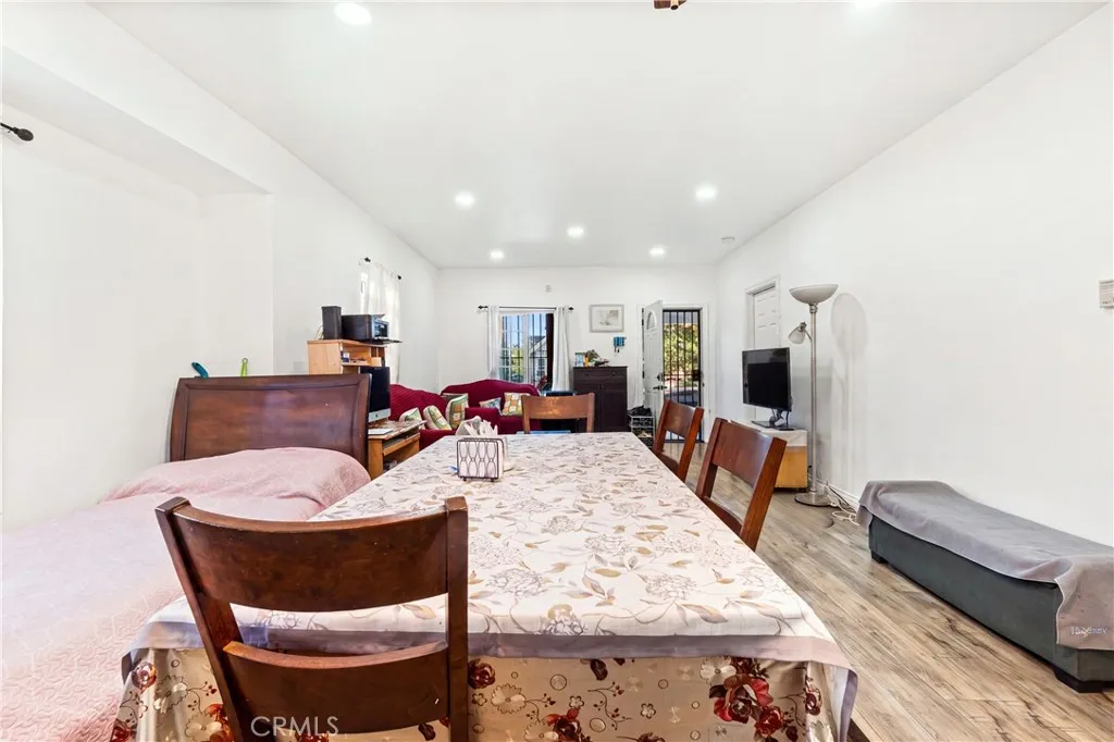 433 W 55th, Los Angeles, California 90037 — photo 5