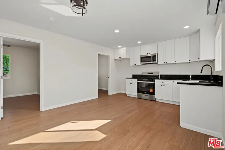 11512 Fenton Avenue, Sylmar, California 91342 — photo 4