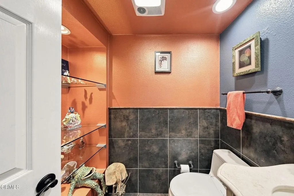 21-web-or-mls-483 Las Palomas Dr -17