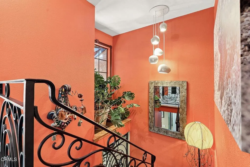 32-web-or-mls-483 Las Palomas Dr -28