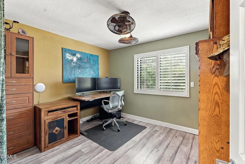 28-web-or-mls-483 Las Palomas Dr -24