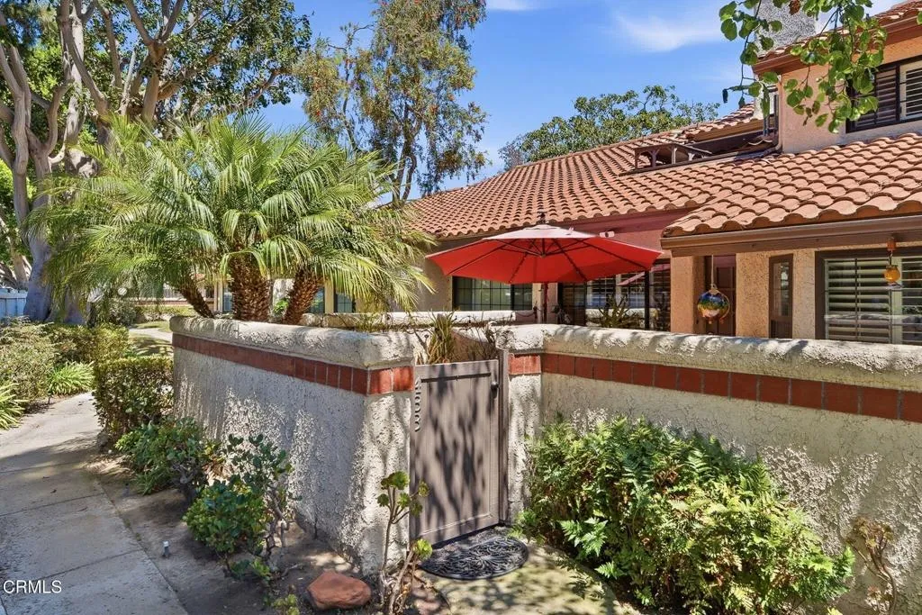 6-web-or-mls-483 Las Palomas Dr -06