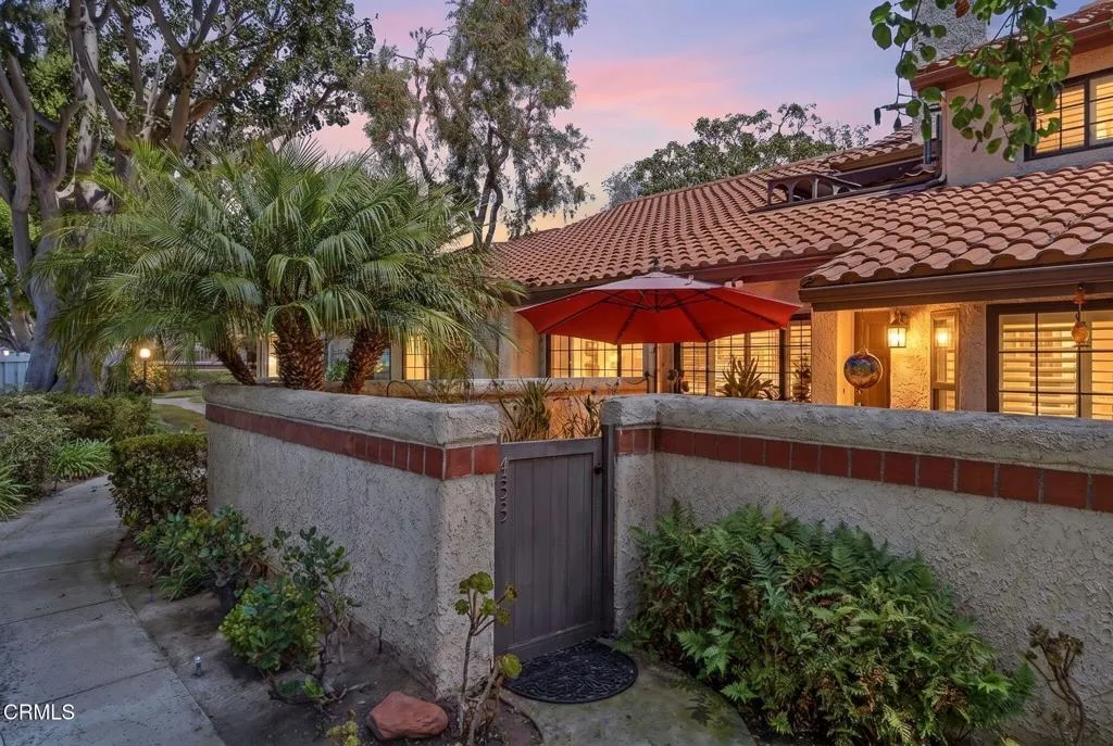 2-web-or-mls-483 Las Palomas Dr -40