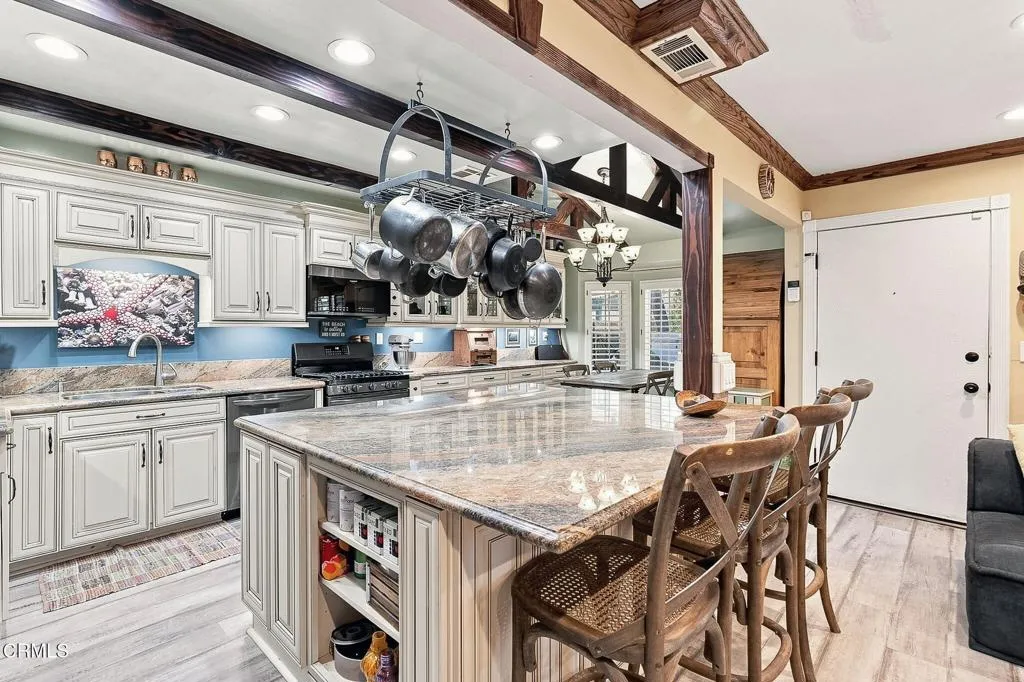 20-web-or-mls-483 Las Palomas Dr -16