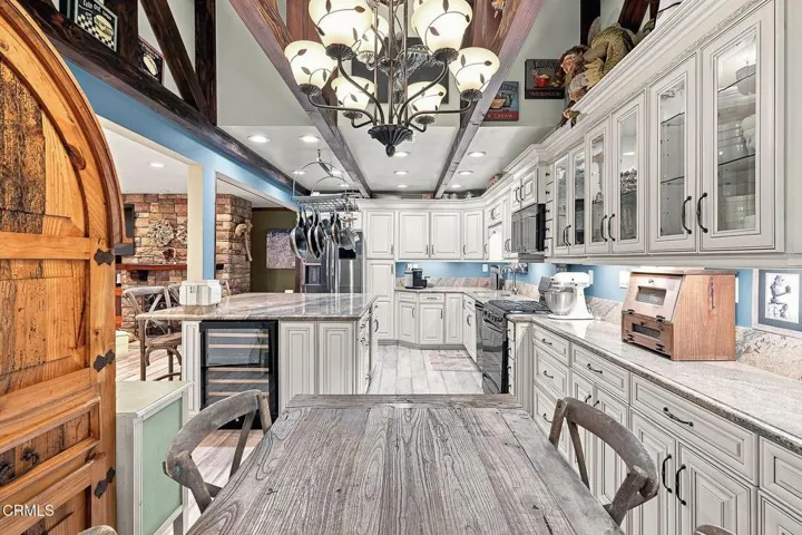21-web-or-mls-483 Las Palomas Dr -17