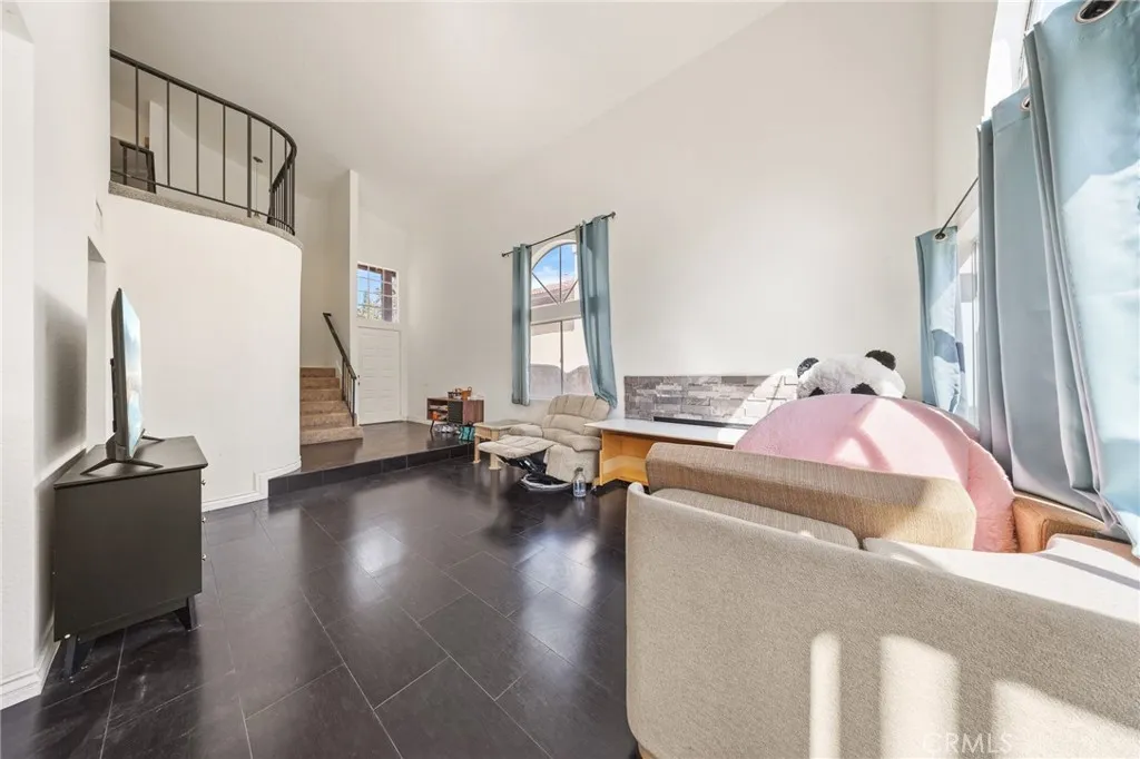 14311 Hillcrest Dr, Fontana, California 92337 — photo 5