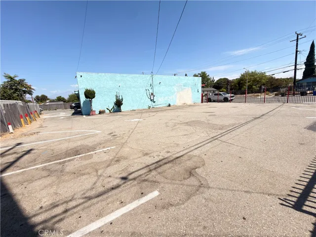 1564 5th, San Bernardino, California 92411 — photo 4
