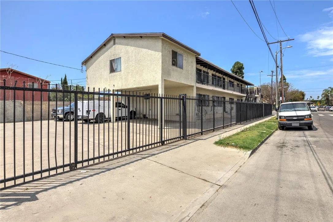 254 W 83rd Street, Los Angeles, California 90003 — photo 4