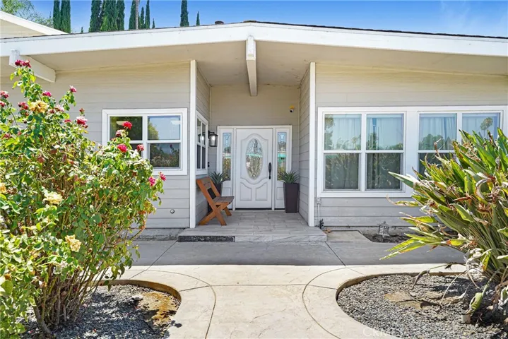 22450 Collins, Woodland Hills, California 91367 — photo 5