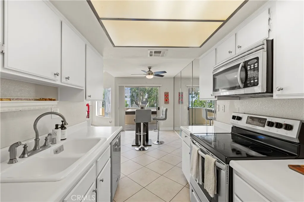 18408 Hatteras, Tarzana, California 91356 — photo 5