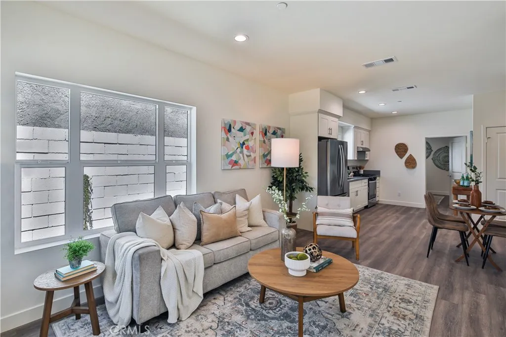 6826 Whitman Avenue, Van Nuys, California 91406 — photo 4