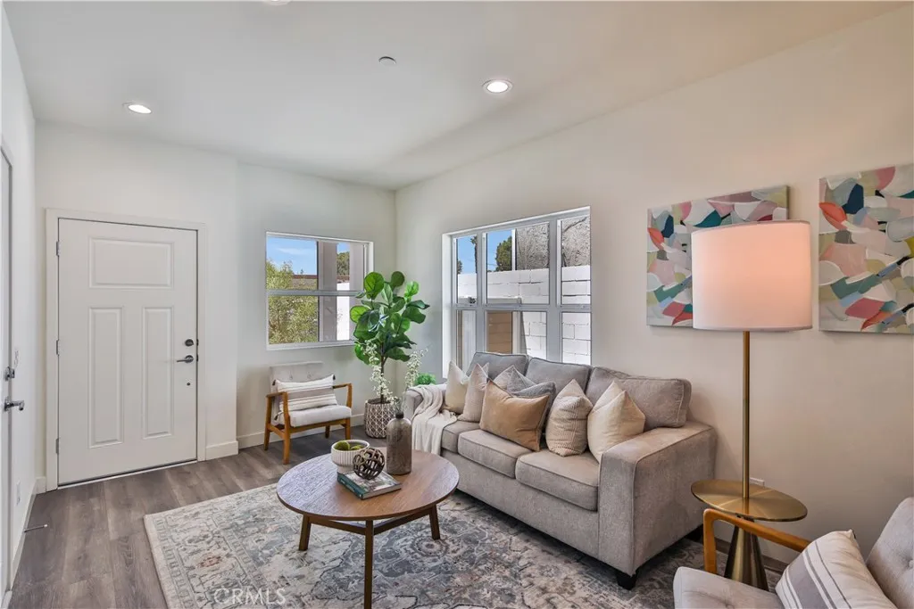 6826 Whitman Avenue, Van Nuys, California 91406 — photo 5