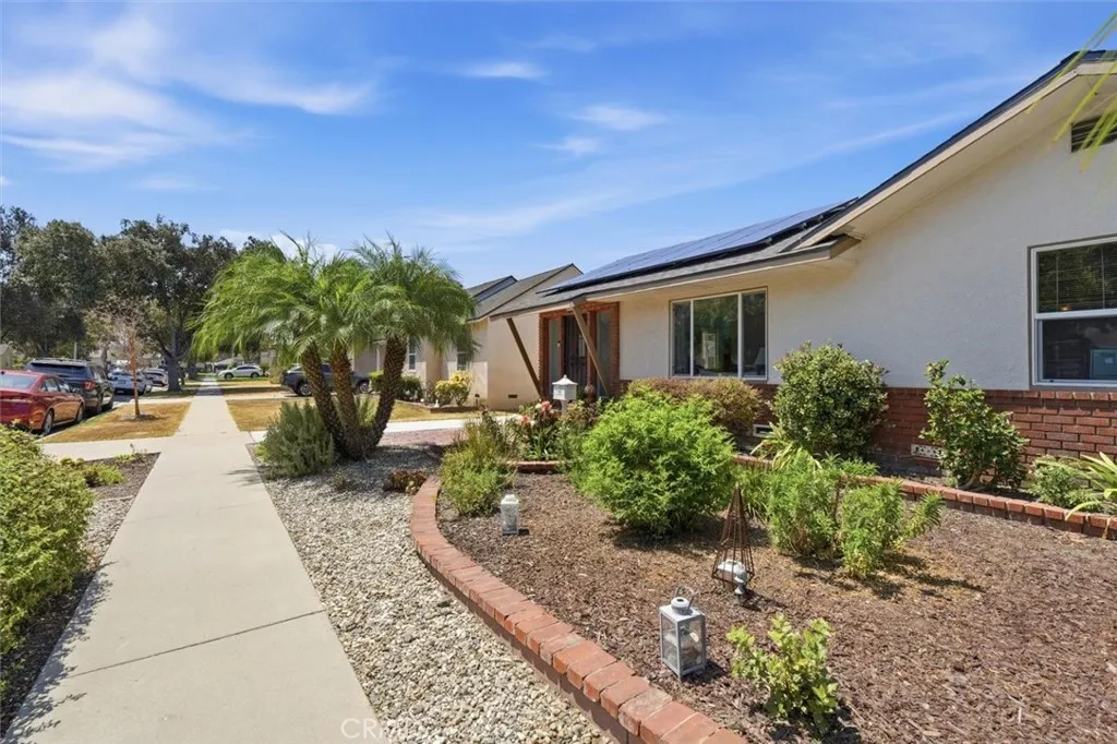 6035 Bonfair Avenue, Lakewood, California 90712 — photo 5