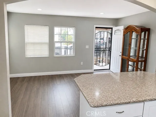344 342 E 81st
