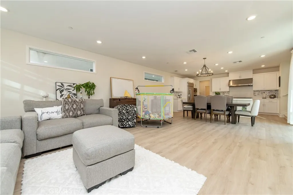 200 Zawn, Irvine, California 92618 — photo 5