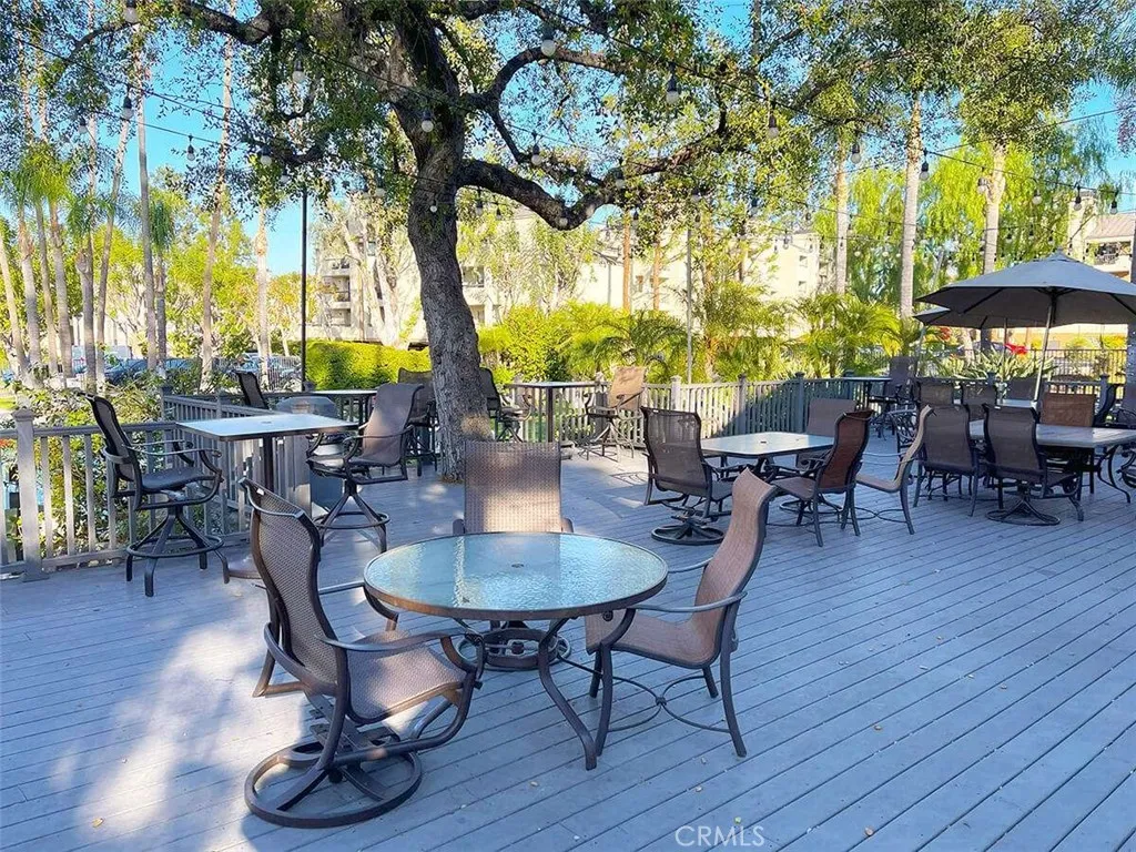 5500 Owensmouth 218, Woodland Hills, California 91367 — photo 4