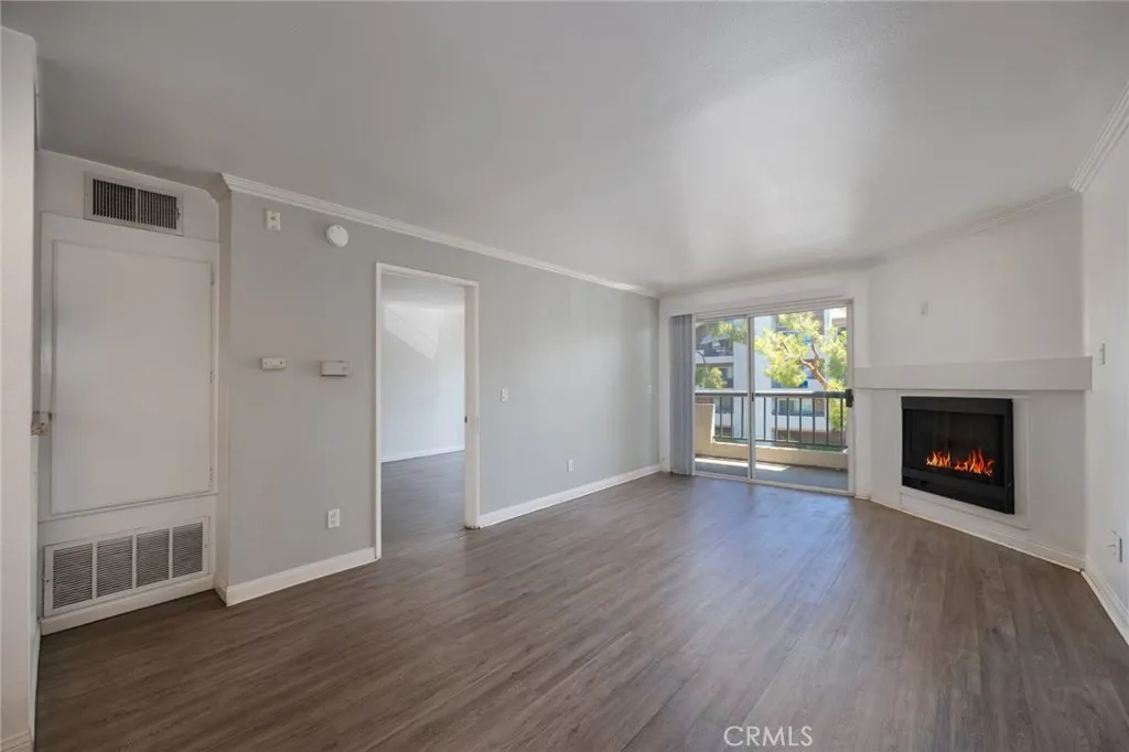 5500 Owensmouth 218, Woodland Hills, California 91367 — photo 5