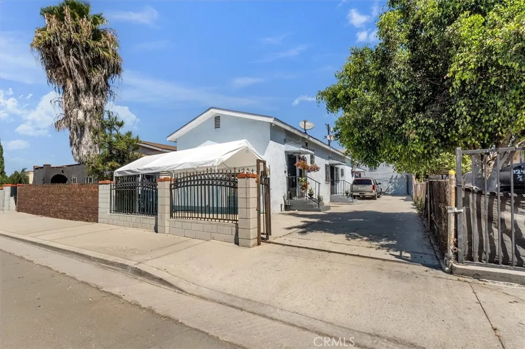 1237 E 76th