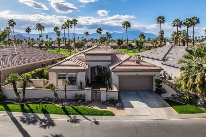 003_260210_43319_heritage_palms_drive_in