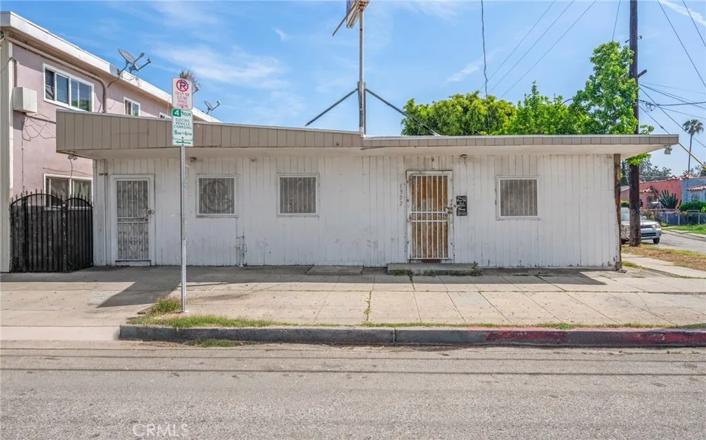 1302 N Wilmington Blvd
