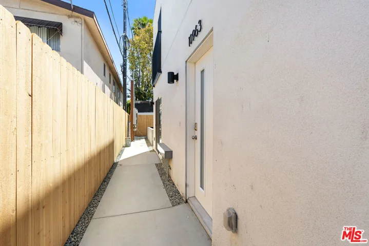 10963 Calvert 1/4, North Hollywood, California 91606 — photo 4