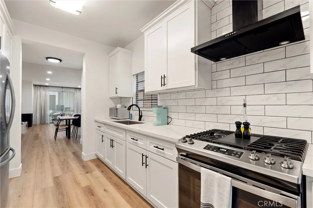 2504 W Macarthur Boulevard I, Santa Ana, California 92704 — photo 4