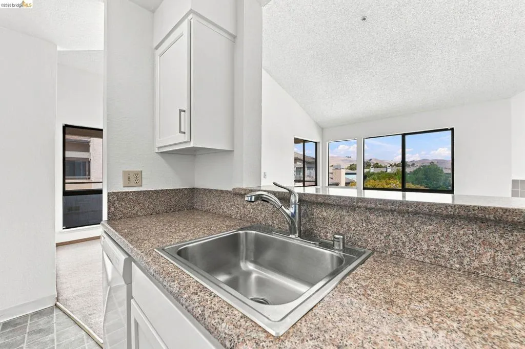 39206 Guardino Dr 302, Fremont, California 94538 — photo 4